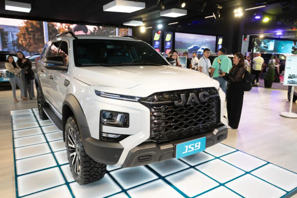 jac js9